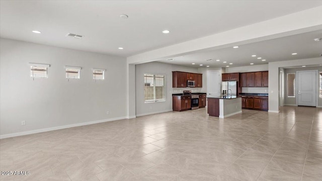 unfurnished living room featuring recessed lighting, visible vents, baseboards, and a healthy amount of sunlight