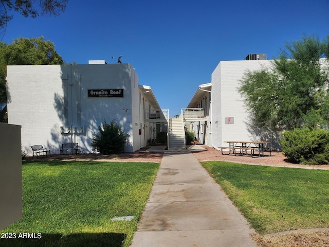 view of side of property featuring a yard