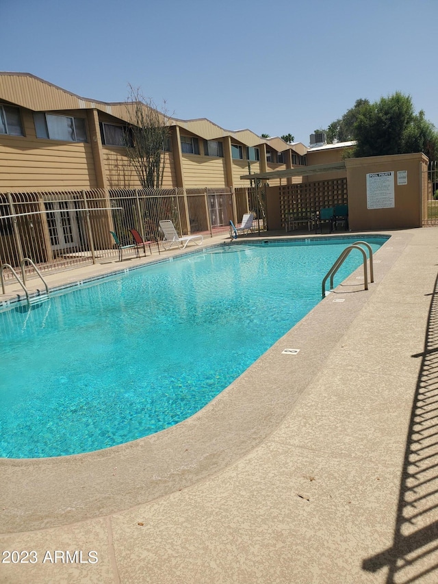 view of swimming pool