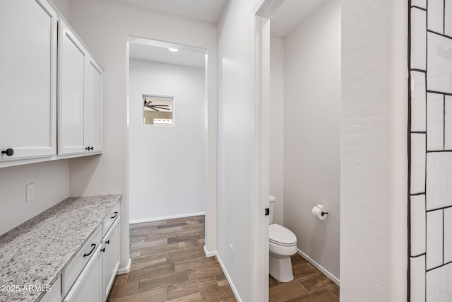 898 E Ladbroke Way, Gilbert, AZ 85297 - bathroom with wood finished floors, toilet, ceiling fan, and vanity