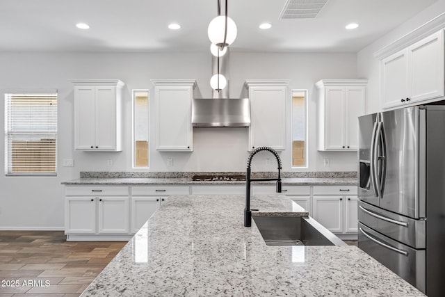898 E Ladbroke Way, Gilbert, AZ 85297 - kitchen featuring stainless steel fridge with ice dispenser, a sink, white cabinetry, pendant lighting, and wood finished floors