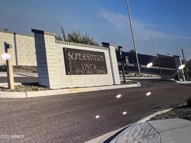 view of community / neighborhood sign