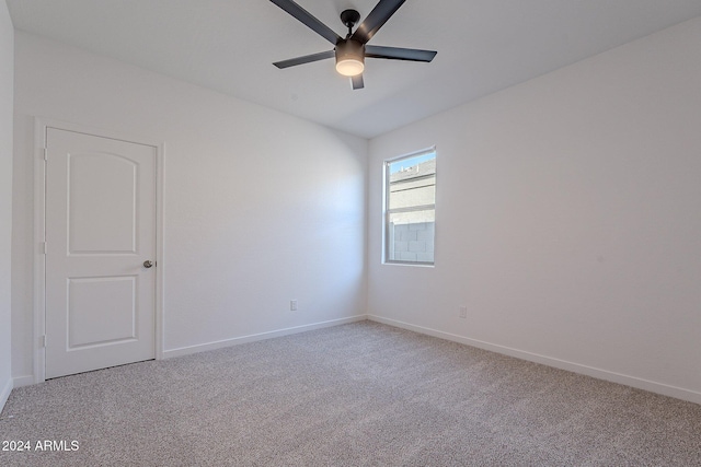 unfurnished room featuring ceiling fan and carpet