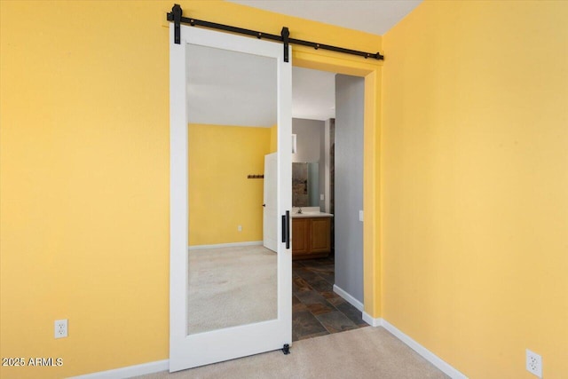 spare room with a barn door and sink