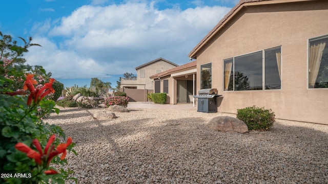 view of yard featuring a patio