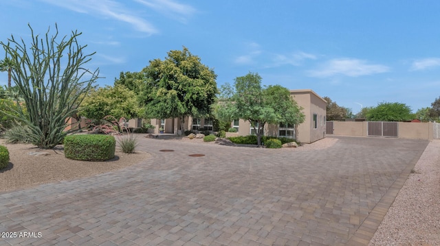 12682 N 80th Pl, Scottsdale, AZ 85260 - view of front of property with a gate, stucco siding, and curved driveway