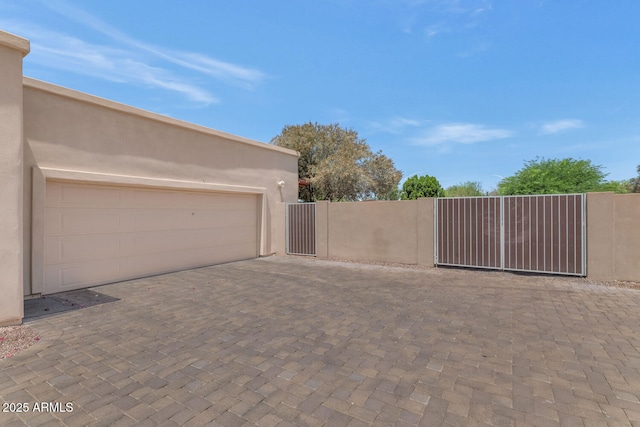 12682 N 80th Pl, Scottsdale, AZ 85260 - garage with a gate and driveway