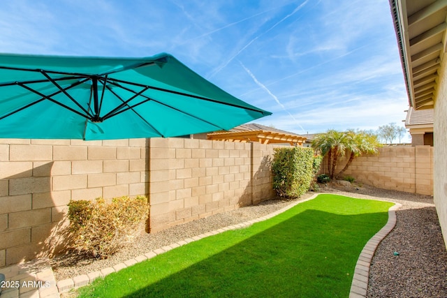 view of yard featuring a fenced backyard