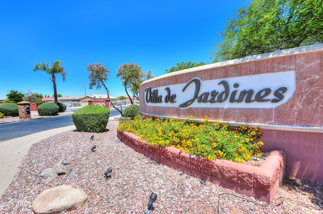 view of community / neighborhood sign