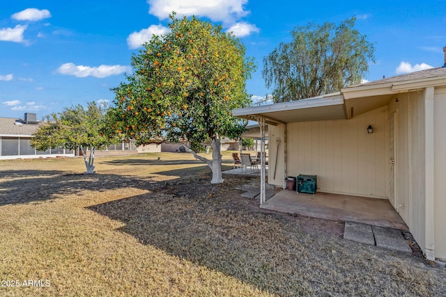 view of yard featuring a patio