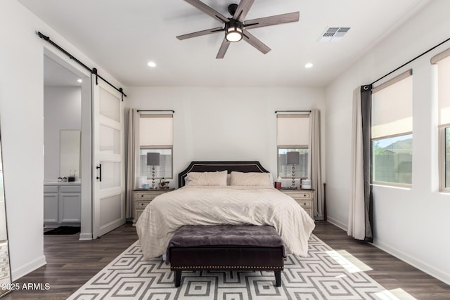 bedroom featuring dark wood-style floors, a barn door, recessed lighting, baseboards, and ceiling fan