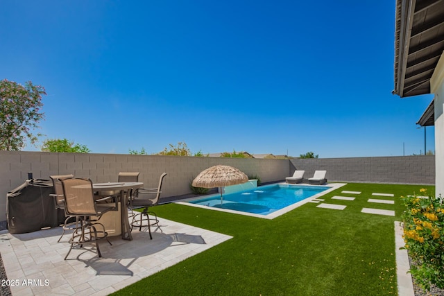 view of swimming pool featuring a patio