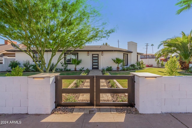 ranch-style home featuring a front lawn