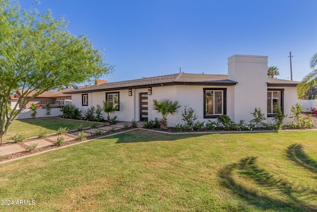 ranch-style house featuring a front yard