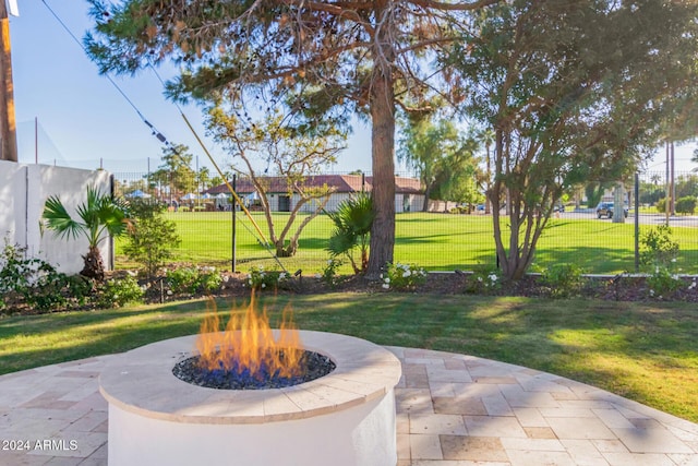 view of yard featuring an outdoor fire pit