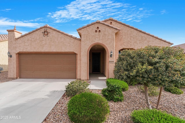 view of front facade with a garage