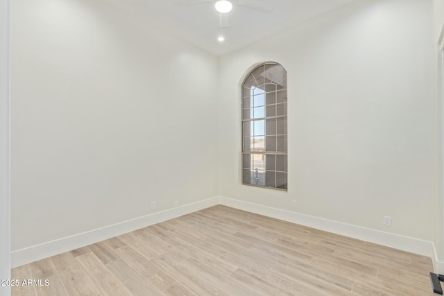 empty room featuring ceiling fan, recessed lighting, light wood-type flooring, and baseboards