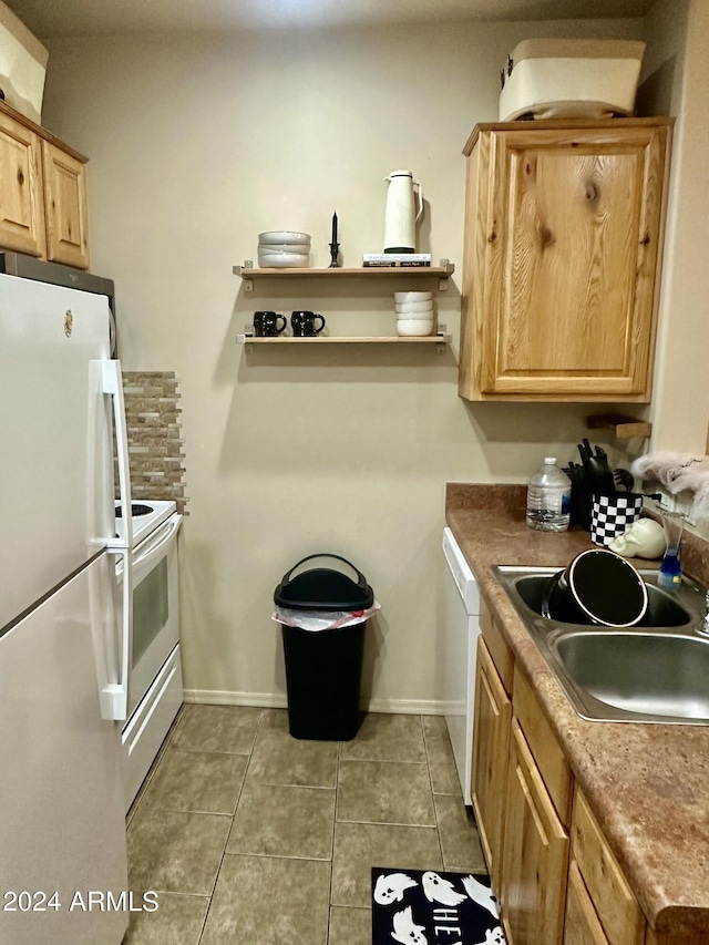 2361 Quarter Horse Trl Unit 232, Overgaard, AZ 85933 - kitchen featuring baseboards, light brown cabinets, white appliances, light tile patterned floors, and a sink