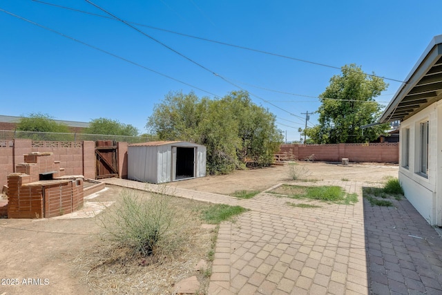 3001 N 21st Ave, Phoenix, AZ 85015 - fenced backyard with a patio