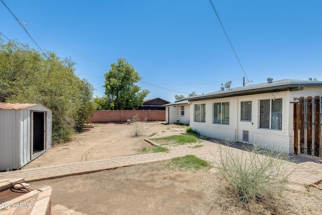 3001 N 21st Ave, Phoenix, AZ 85015 - view of yard with a patio