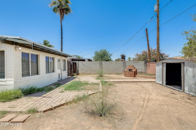 3001 N 21st Ave, Phoenix, AZ 85015 - fenced backyard with a patio