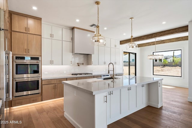 3323 N 81st St, Mesa, AZ 85207 - kitchen with stainless steel appliances, a sink, light wood-style floors, decorative backsplash, and recessed lighting