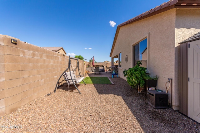 view of yard with a patio area