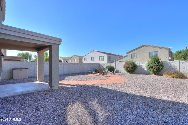 view of yard featuring a patio area