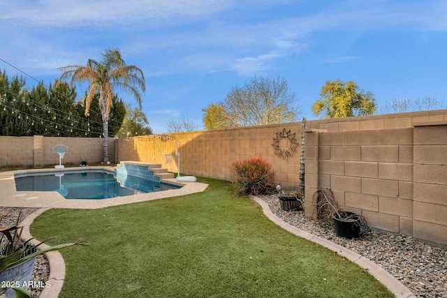 view of swimming pool with a yard