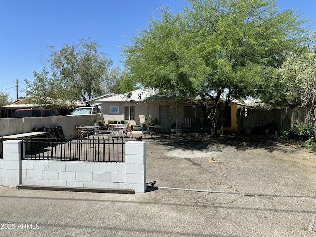 2020 N 20th St Frnt, Frnt, Phoenix, AZ 85006 - view of front of property with fence