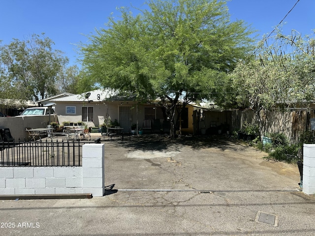 2020 N 20th St Frnt, Frnt, Phoenix, AZ 85006 - view of front facade featuring fence