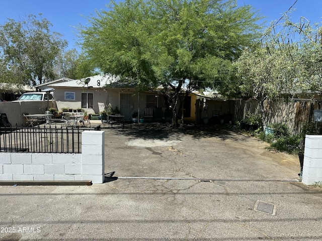 2020 N 20th St Frnt, Frnt, Phoenix, AZ 85006 - view of front of house with fence