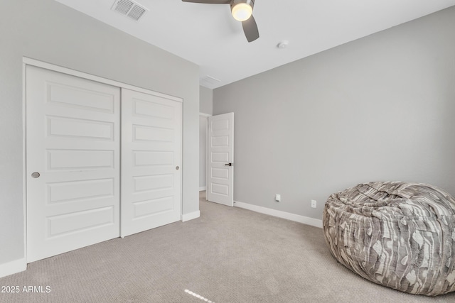 sitting room with ceiling fan, carpet floors, visible vents, and baseboards