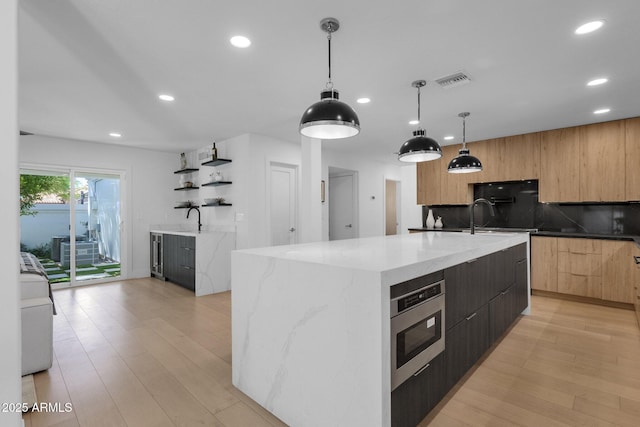 10360 N 98th St, Scottsdale, AZ 85258 - kitchen with a sink, decorative backsplash, modern cabinets, and recessed lighting