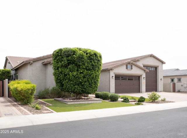 9187 W Parkside Ln, Peoria, AZ 85383 - view of front facade with stucco siding, driveway, and a garage