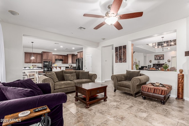 living area featuring visible vents, recessed lighting, baseboards, and ceiling fan