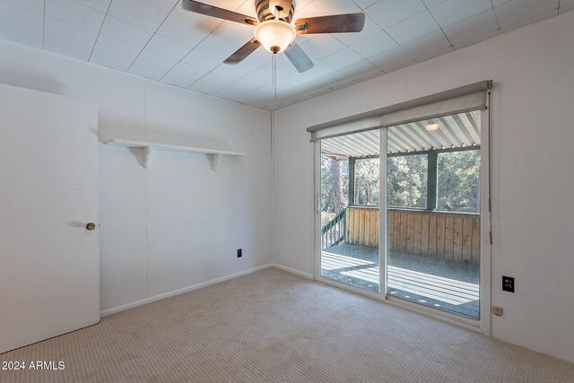 unfurnished room featuring ceiling fan and light colored carpet