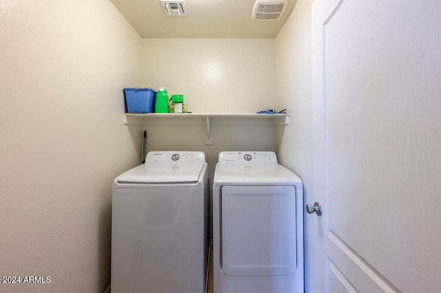 washroom featuring washing machine and clothes dryer