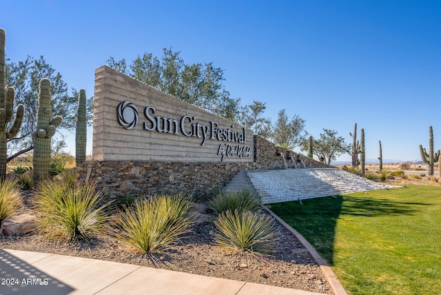 community sign featuring a lawn