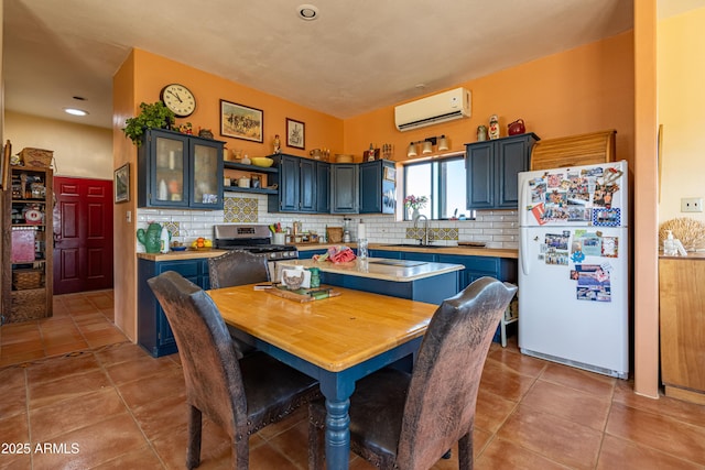 42617 Hovatter Rd, Salome, AZ 85348 - dining area with light tile patterned floors, an AC wall unit, and recessed lighting