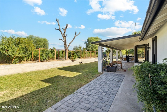 view of yard featuring a patio area