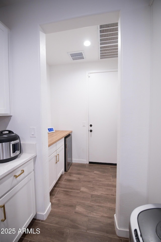 bathroom featuring recessed lighting and baseboards