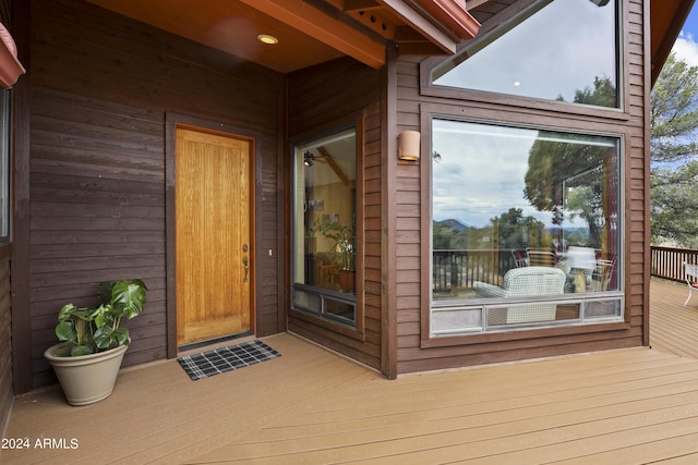 entrance to property featuring a wooden deck