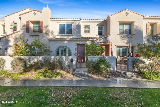 view of mediterranean / spanish-style house