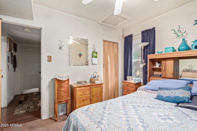 bedroom featuring ceiling fan and carpet