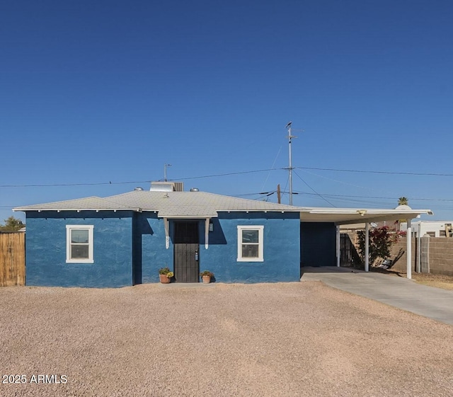 single story home with a carport