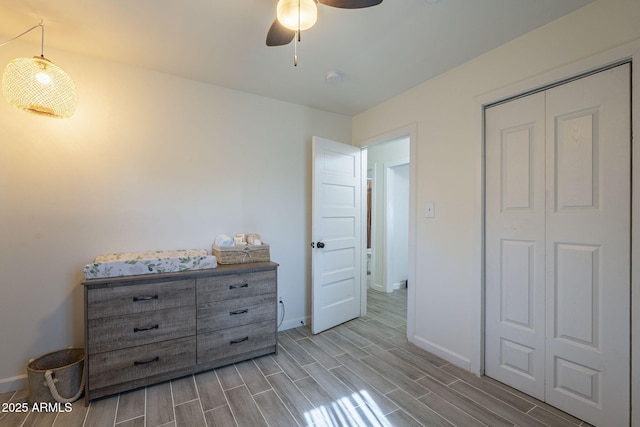 unfurnished bedroom featuring ceiling fan and a closet