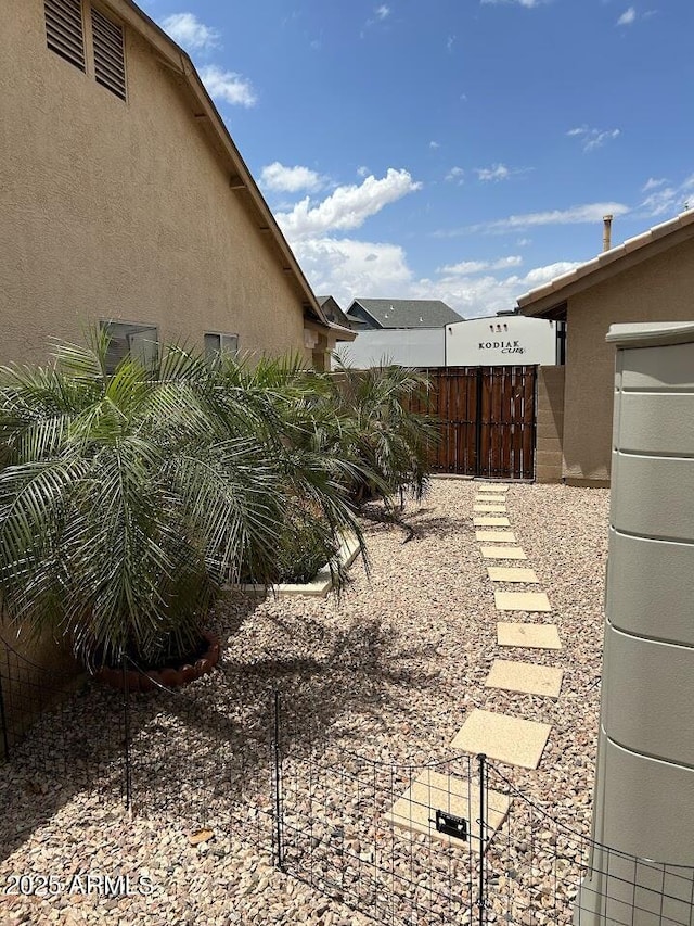 8981 W Tuckey Ln, Glendale, AZ 85305 - view of yard with fence