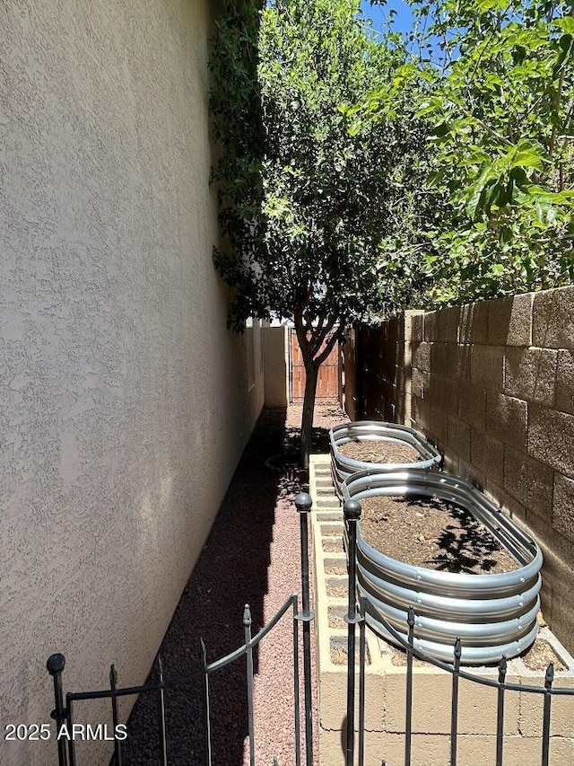 8981 W Tuckey Ln, Glendale, AZ 85305 - view of yard with fence