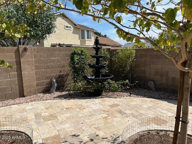 8981 W Tuckey Ln, Glendale, AZ 85305 - view of patio featuring a fenced backyard